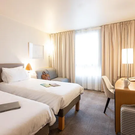 Novotel Grenoble Nord Отель