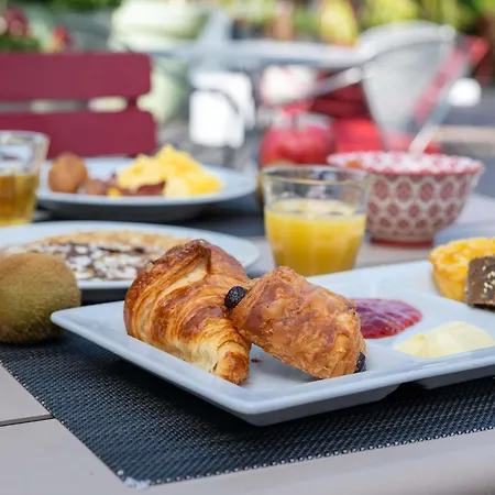 Novotel Grenoble Nord Отель 4*