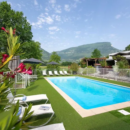 Novotel Grenoble Nord Отель Вореп