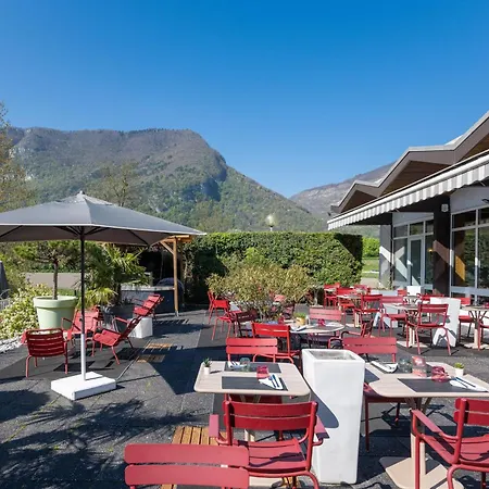 Otel Novotel Grenoble Nord 4*