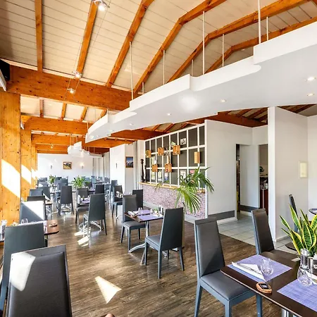 Novotel Grenoble Nord Otel 4*
