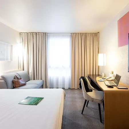 Novotel Grenoble Nord 보레프