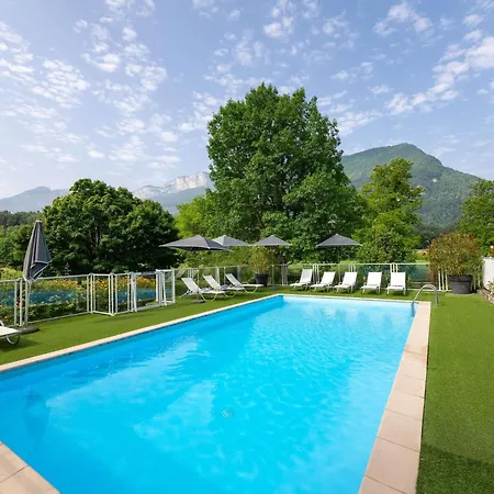Novotel Grenoble Nord Szálloda 4*