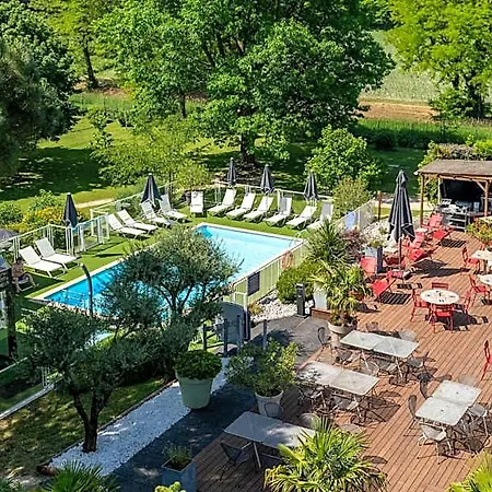 Novotel Grenoble Nord Otel 4*