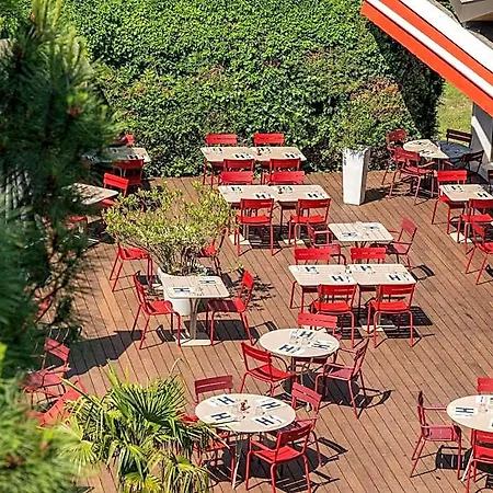 Otel Novotel Grenoble Nord 4*