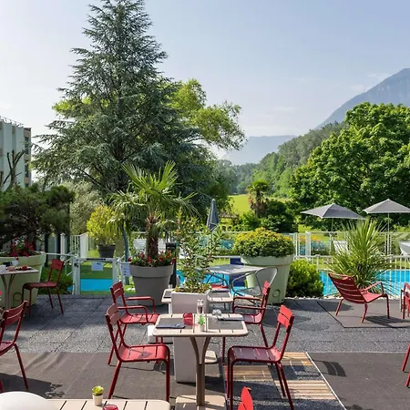 호텔 Novotel Grenoble Nord 4*