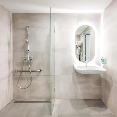 Novotel Grenoble Nord Otel